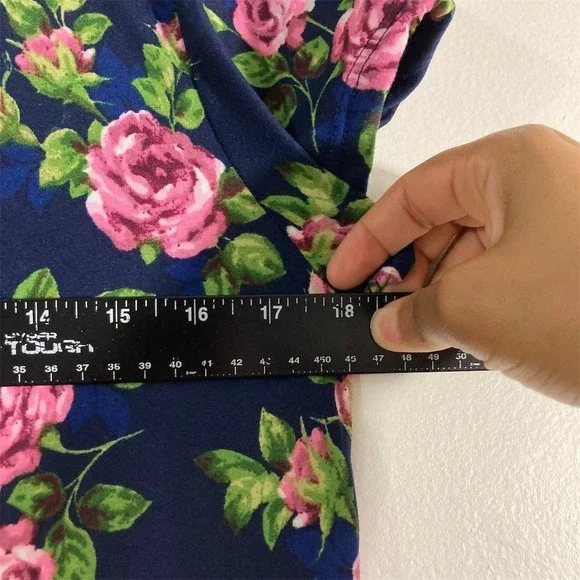 Joe Boxer Floral Shift Dress Womens Medium Navy Blue Good Mock Neck Keyhole Rose - Picture 4 of 7